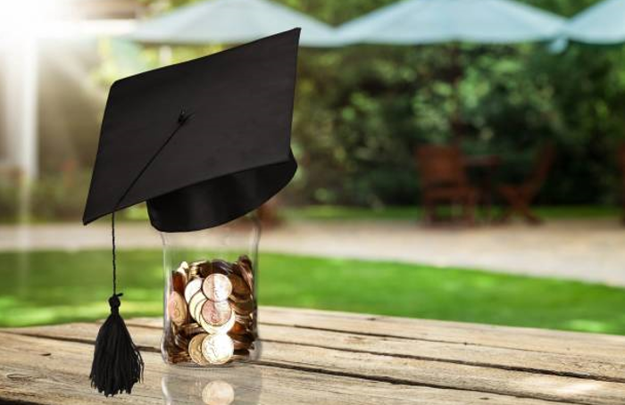 Tips To Earn Scholarships Without The FAFSA